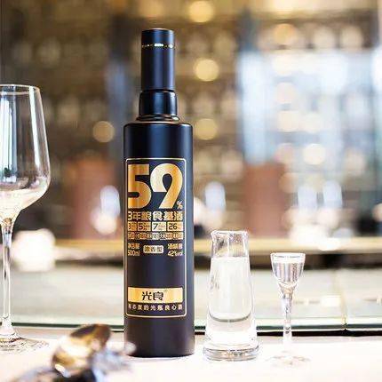 跑贏(yíng)梯次競(jìng)爭(zhēng)時(shí)代 明星光瓶酒的全景生態(tài)初探